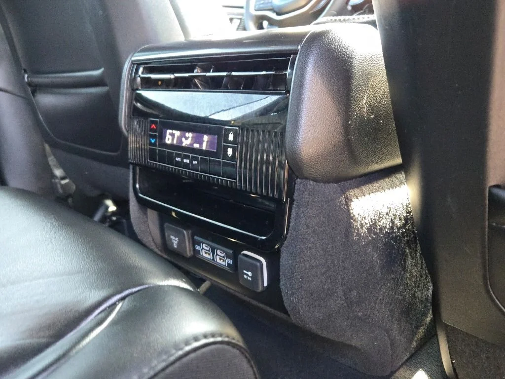 Used 2023 Silver Jeep Base image 8
