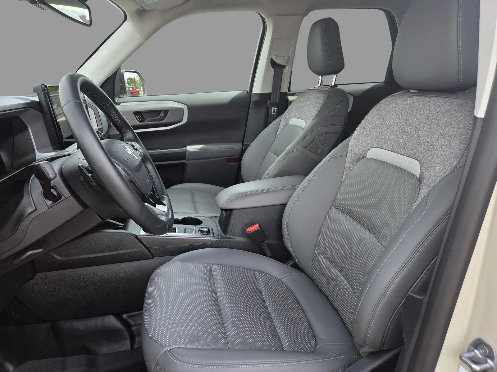 Used 2025 Desert Sand Ford Badlands image 17