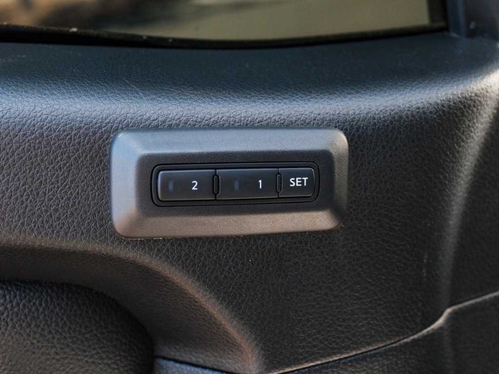 Used 2021 Glacier White Nissan PRO-4X image 11