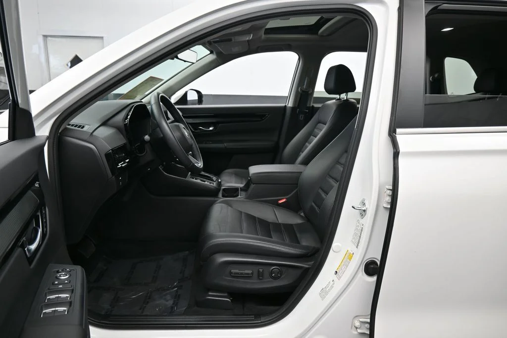 Used 2024 White Honda EX-L image 10