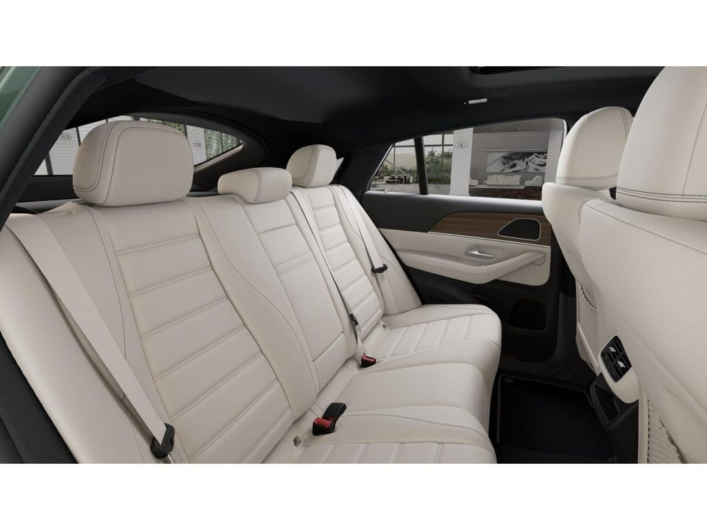 New 2026 MANUFAKTUR Ireland Mid Green Metallic Mercedes-Benz GLE 450 image 5
