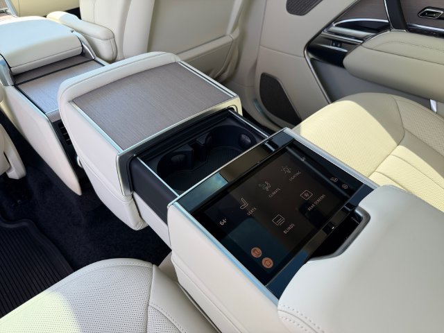 New 2027 Ethereal Frost Sliver Land Rover Autobiography image 19