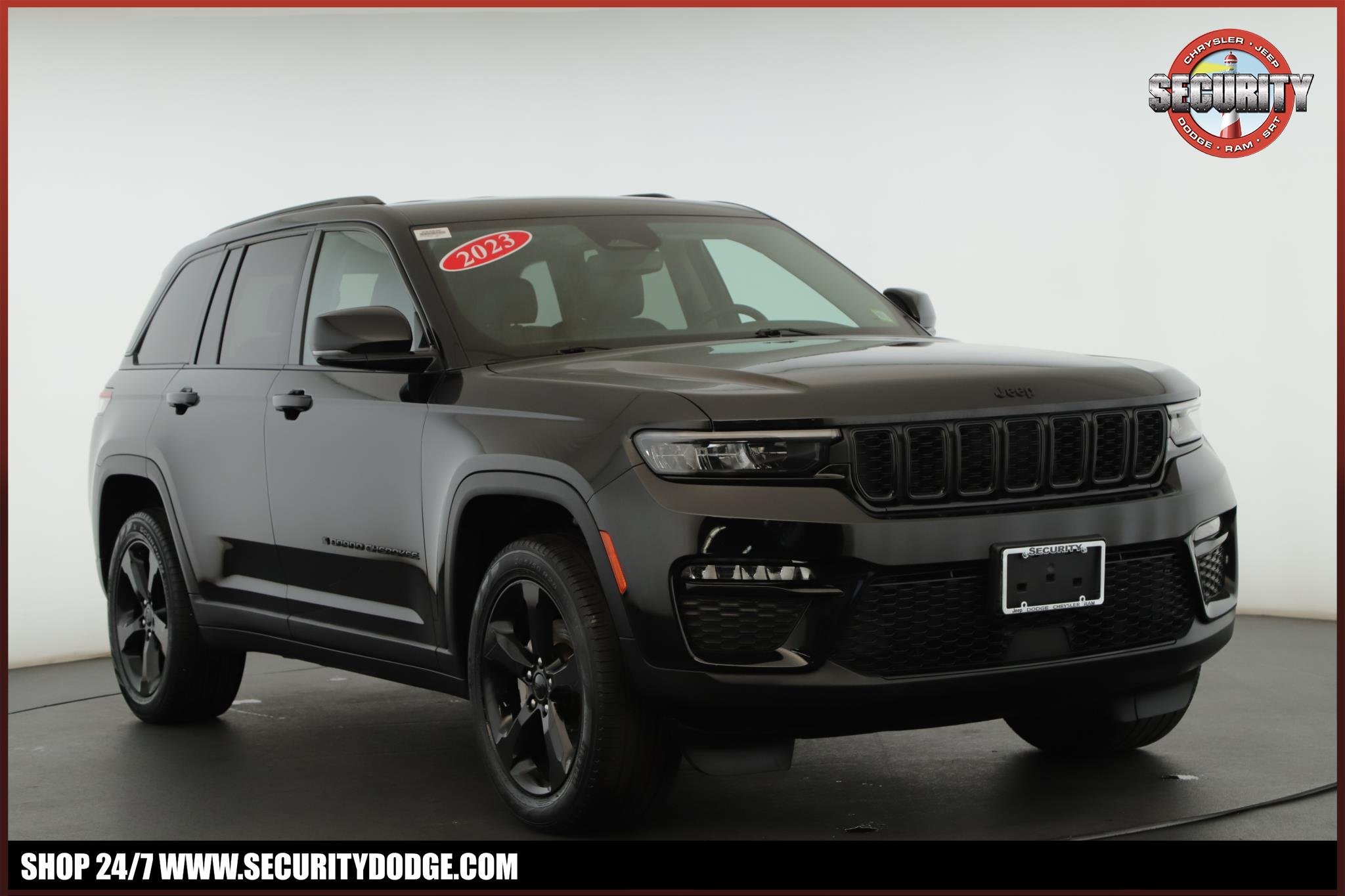 Used 2023 Diamond Black Crystal Pearlcoat Jeep Limited 4x4 image 1
