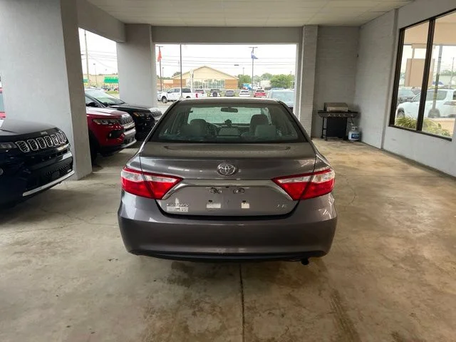 Used 2015 Gray Toyota LE image 5