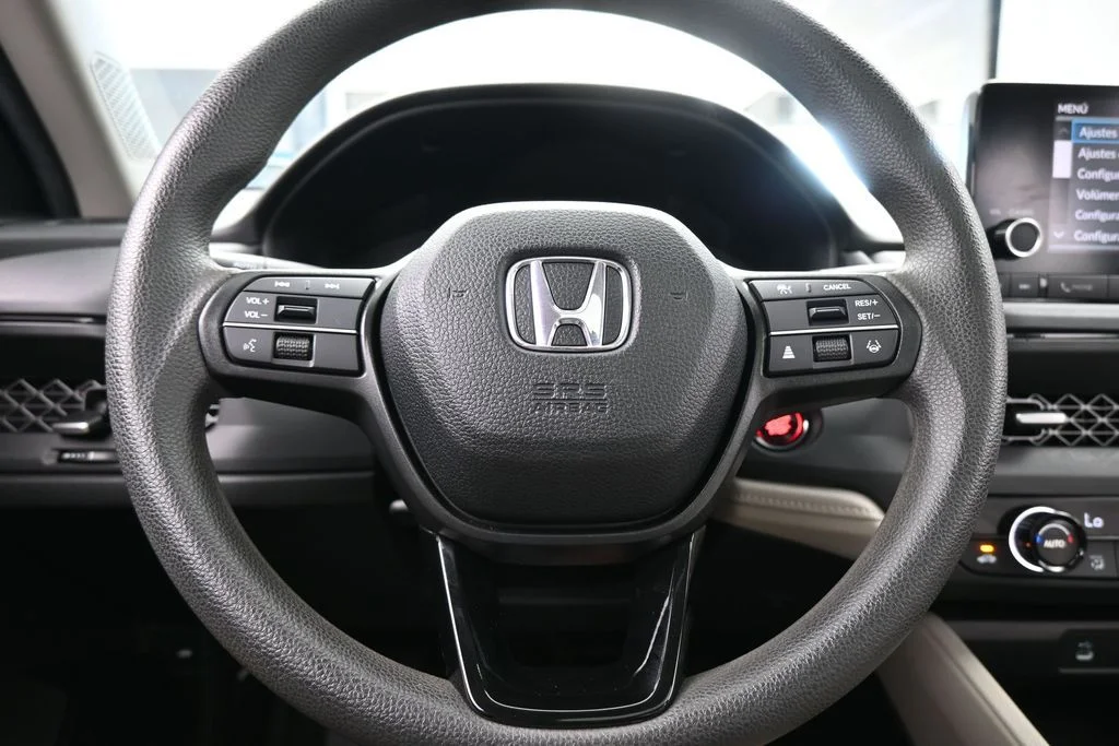 Used 2025 Gray Honda SE image 25