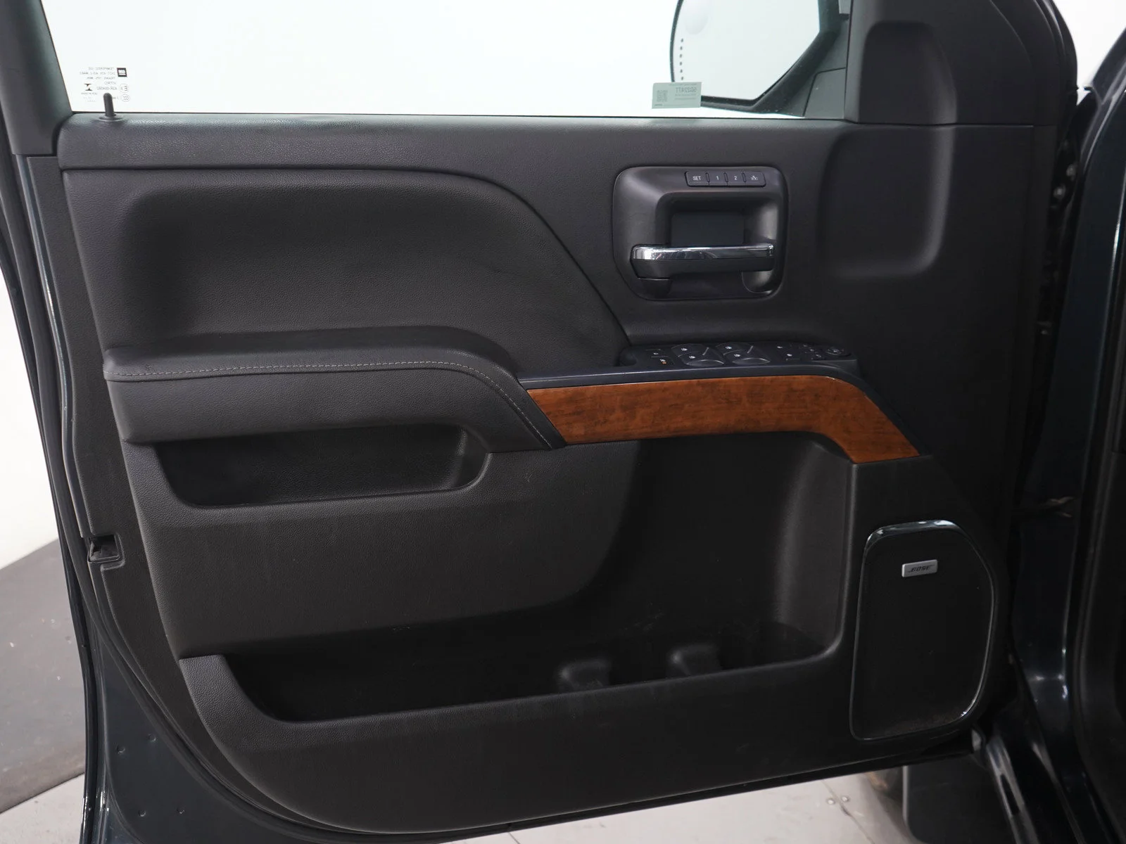 Used 2018 GRAPHITE METALLIC Chevrolet High Country image 20
