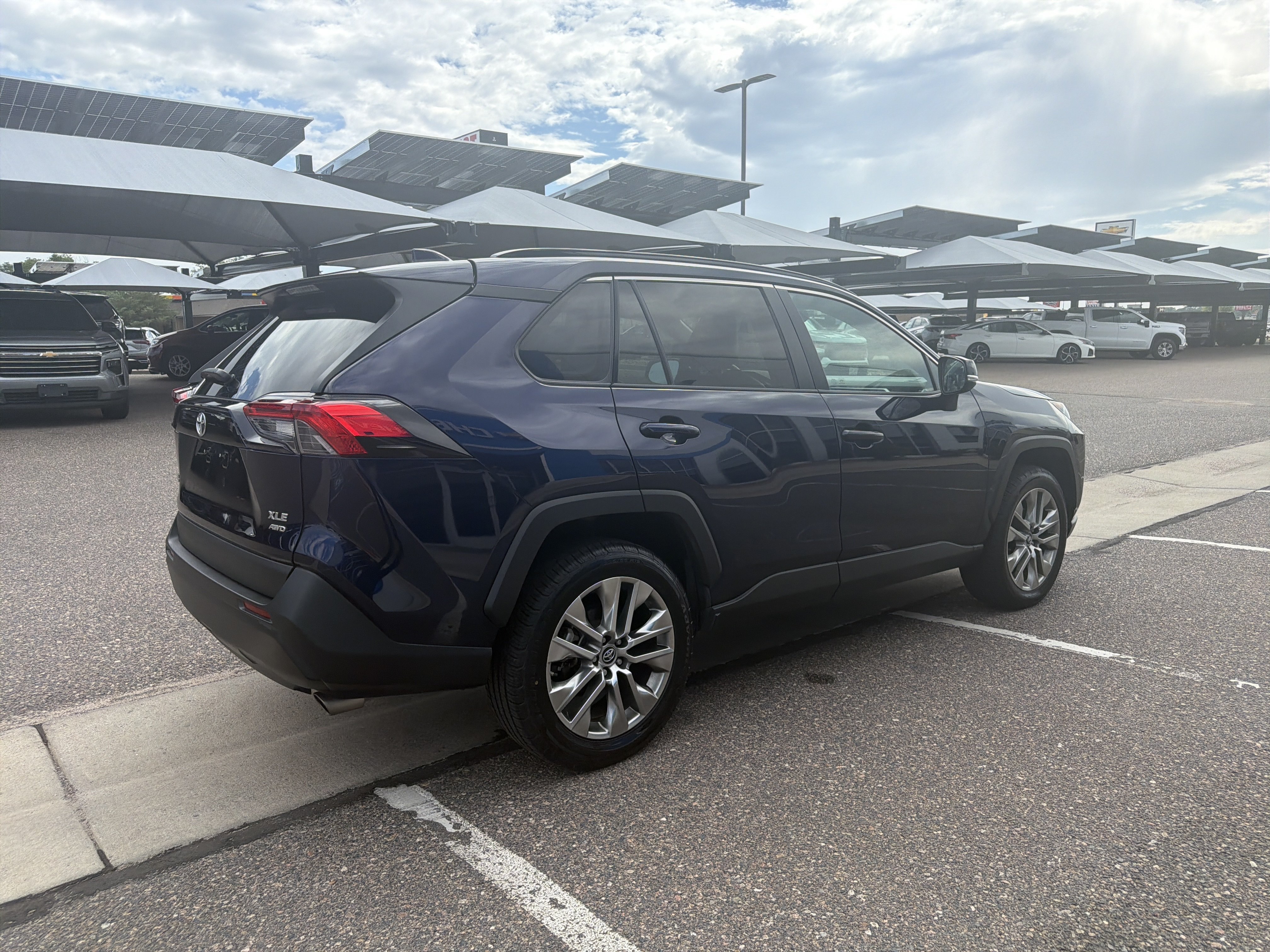 Used 2019 Blue Toyota XLE Premium image 4