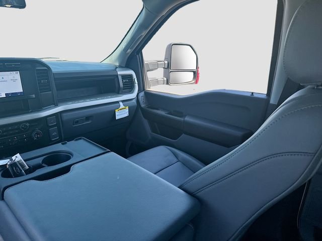 2025 Ford F-350 Super Duty Chassis Cab XL - Photo 23