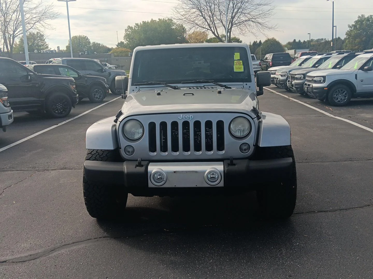 Used 2014 Billet Metallic Clearcoat Jeep Sahara image 12