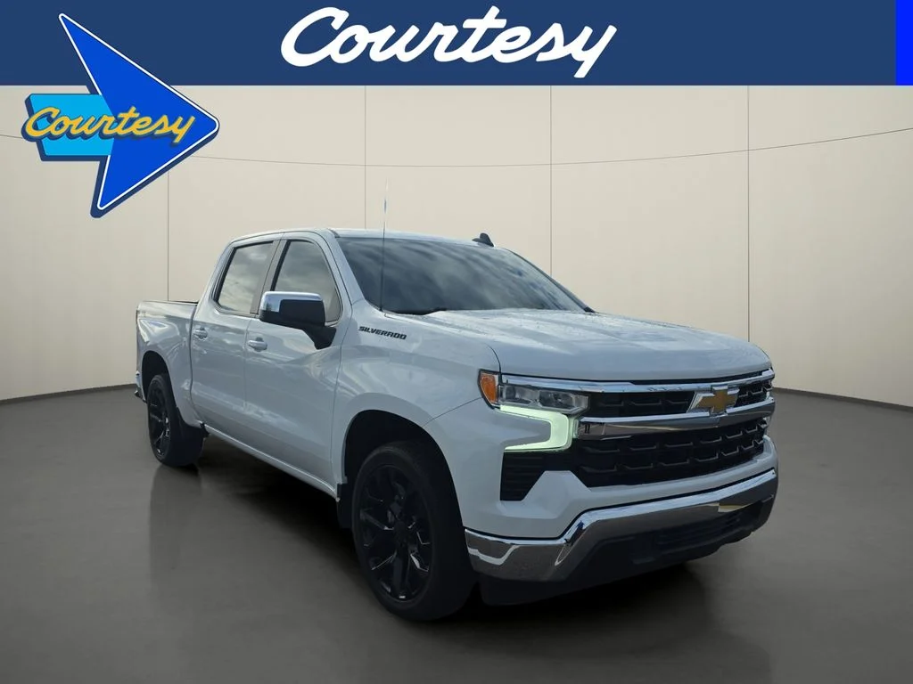 Used 2022 White Chevrolet LT image 1