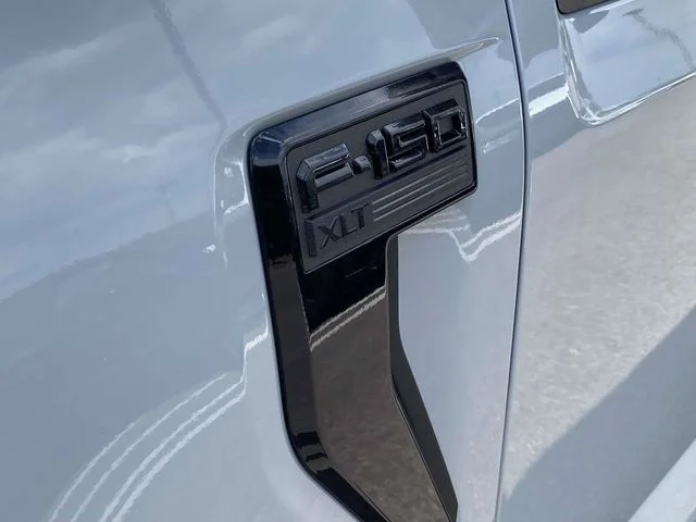 New 2026 Avalanche Ford XLT image 8