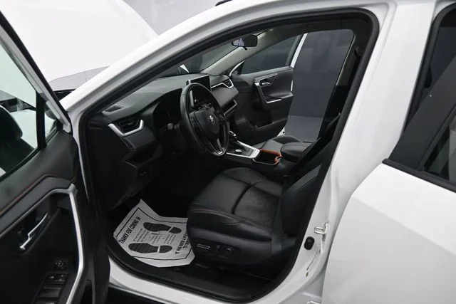 Used 2024  Toyota Adventure image 13