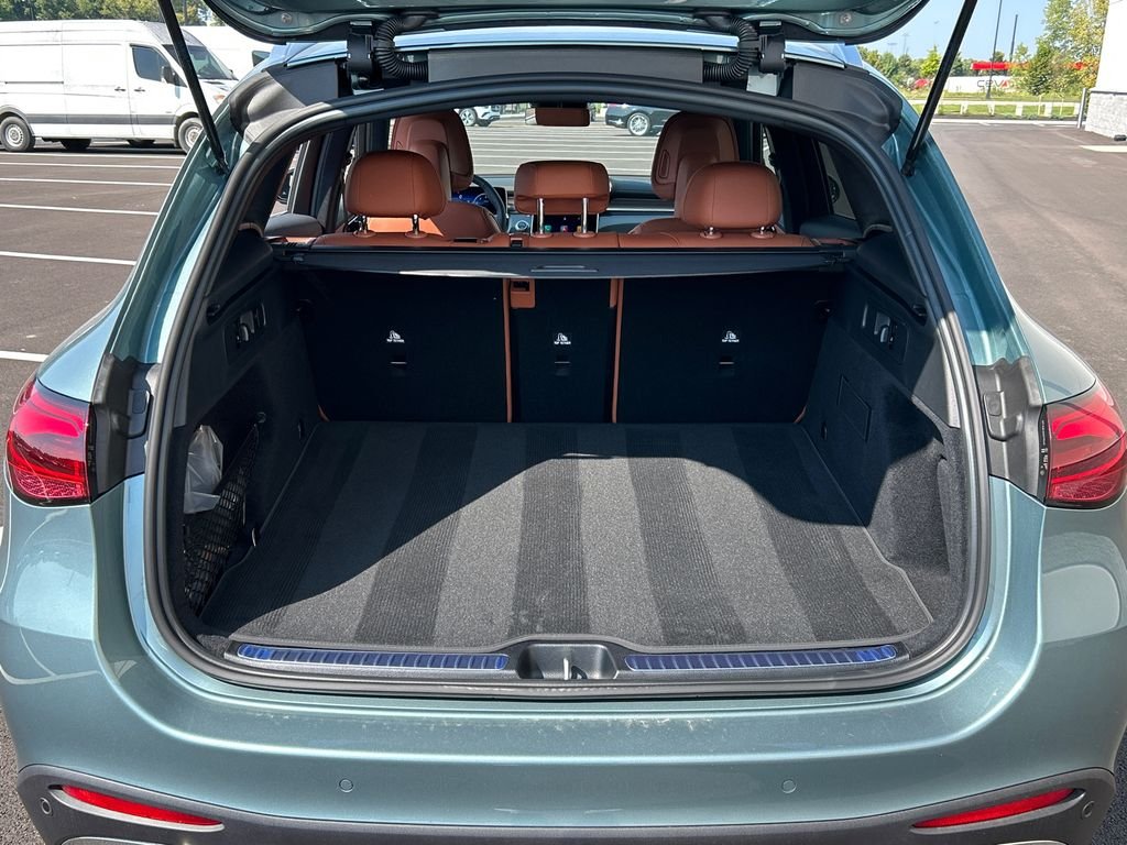 New 2027 Verde Silver Metallic Mercedes-Benz GLC 300 image 7