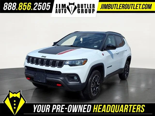 Used 2025  Jeep Trailhawk image 1