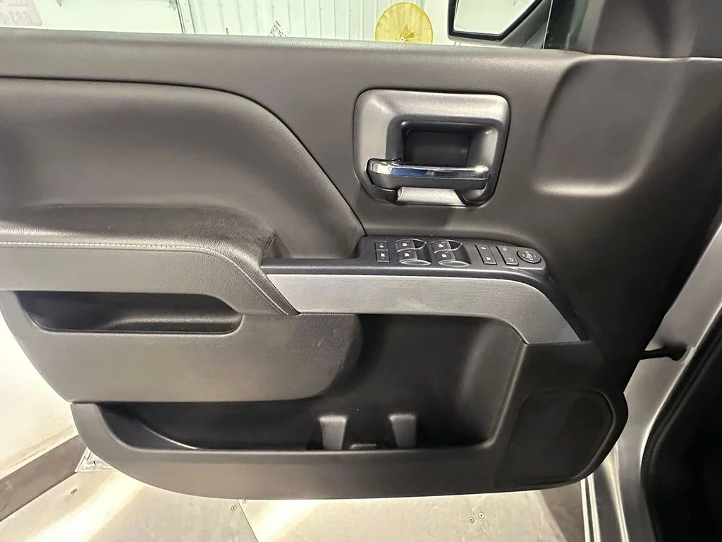 Used 2019 Silver Chevrolet LT image 20