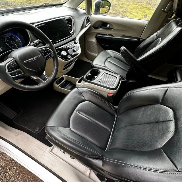 Used 2023 Bright White Clearcoat Chrysler Touring L image 12