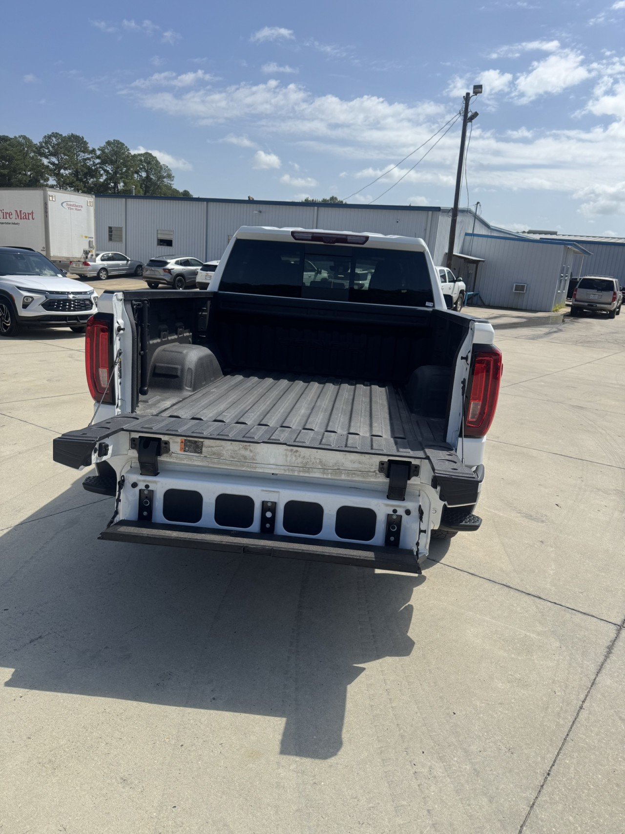 Used 2023 SUMMIT WHITE GMC Denali image 9