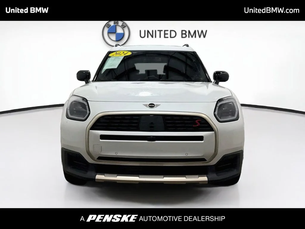Used 2025 White Metallic MINI  image 2