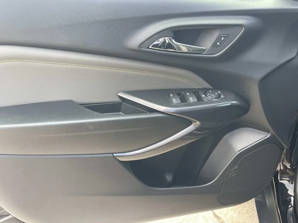 New 2026 Mosaic Black Metallic Chevrolet ACTIV image 11