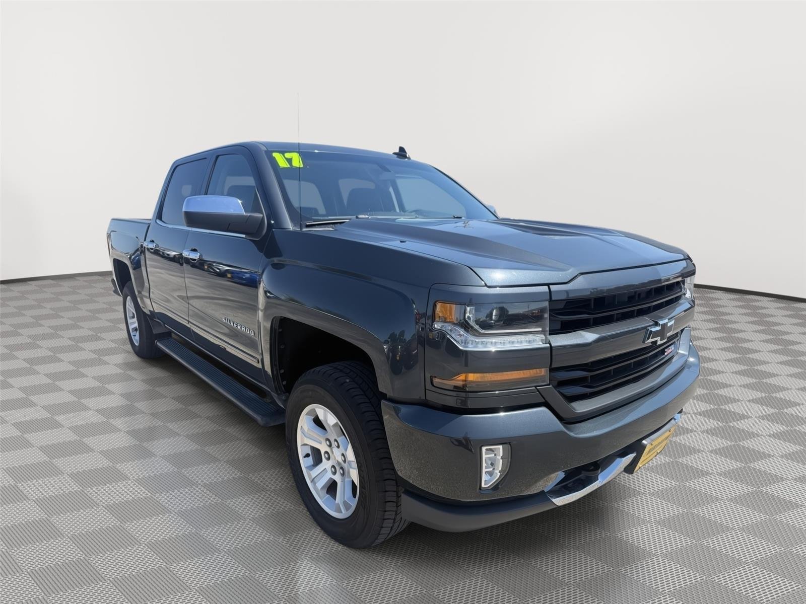 Used 2017 GRAPHITE METALLIC Chevrolet LT image 8