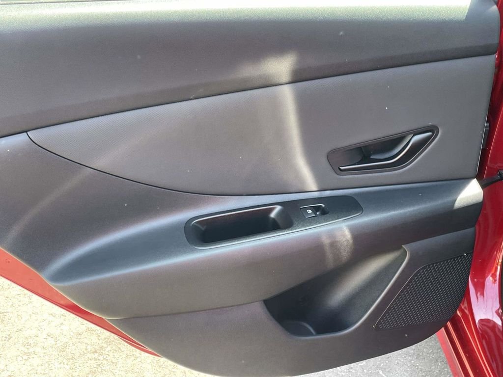 Used 2025 Red Hyundai SEL Sport image 8