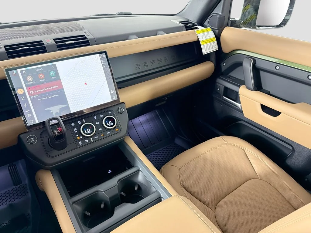 New 2026 Woolstone Green Land Rover X-Dynamic SE image 25