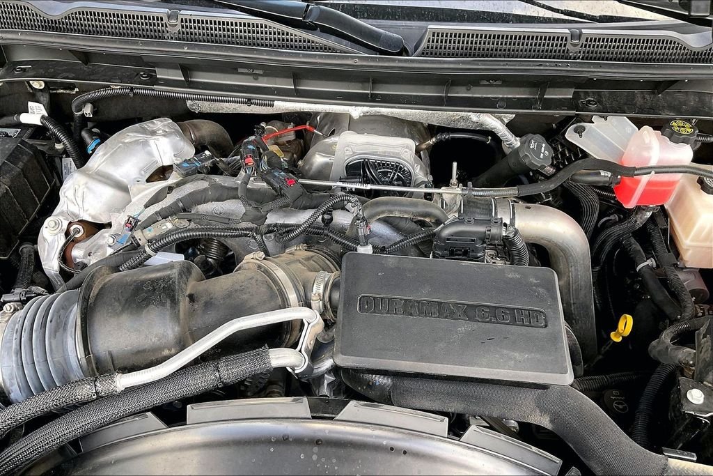 Used 2025 White GMC Denali image 32