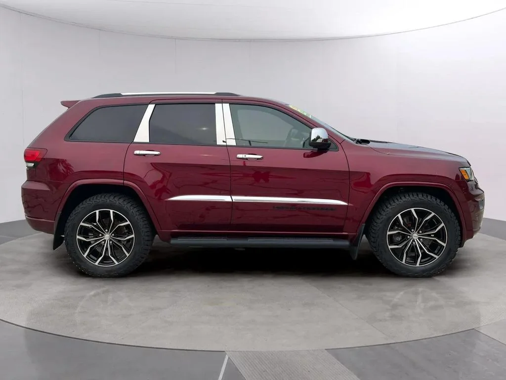 Used 2021 Velvet Red Pearlcoat Jeep Altitude image 6