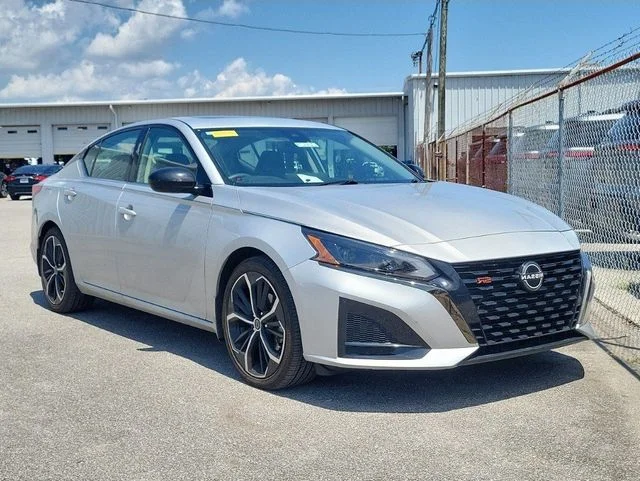 Certified Used 2023 Silver Nissan 2.5 SR image 5