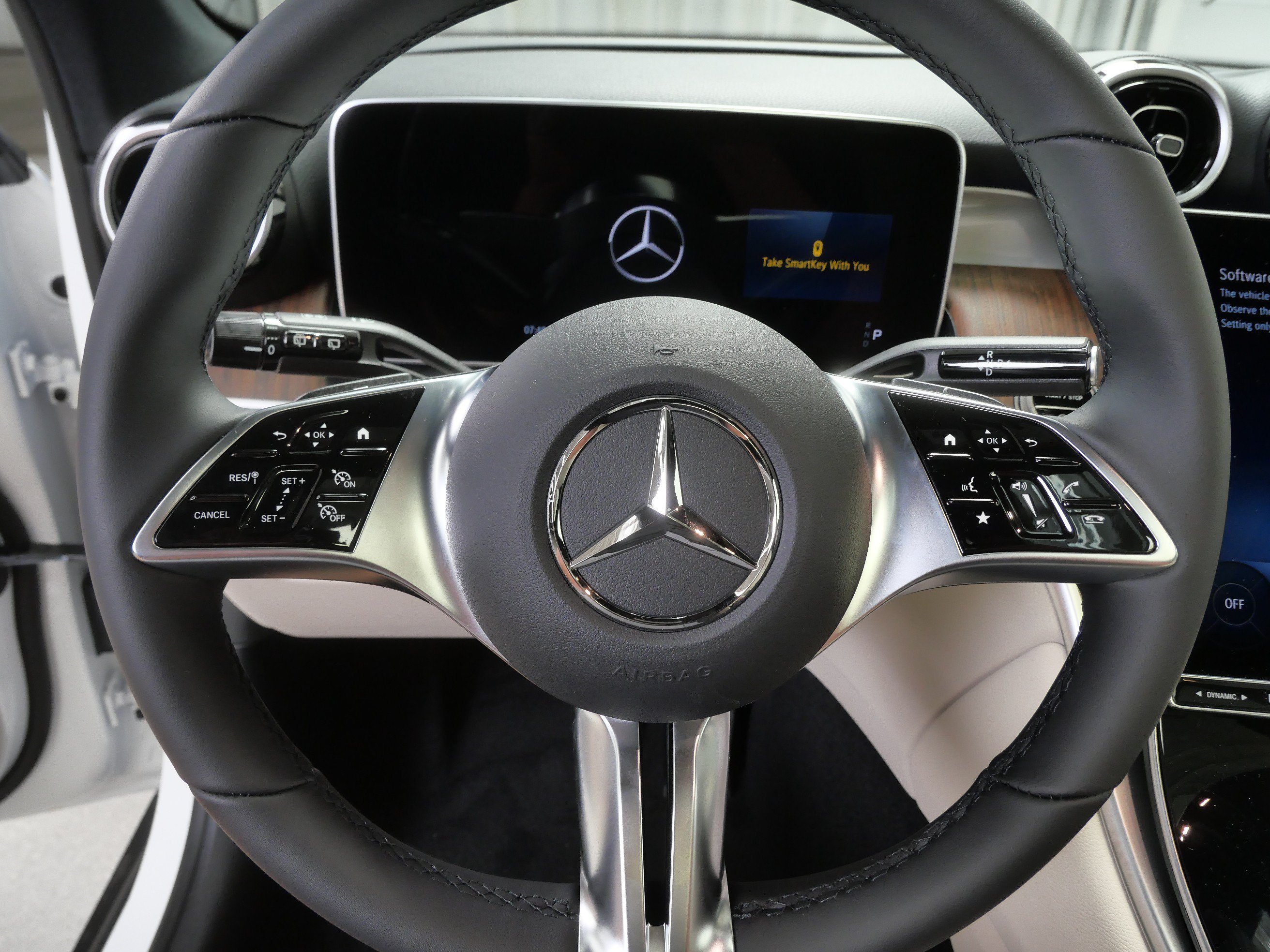 New 2026 Polar White Mercedes-Benz GLC 300 image 12