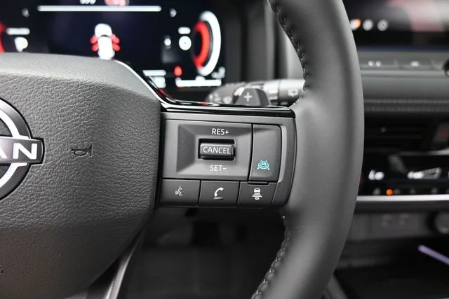 New 2026 Champagne Silver Metallic / Super Black Two-tone Nissan Platinum image 22