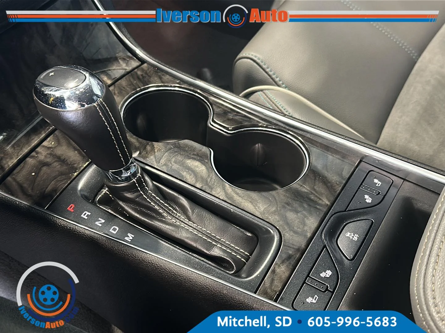 Used 2014 Silver Topaz Metallic Chevrolet LT image 21