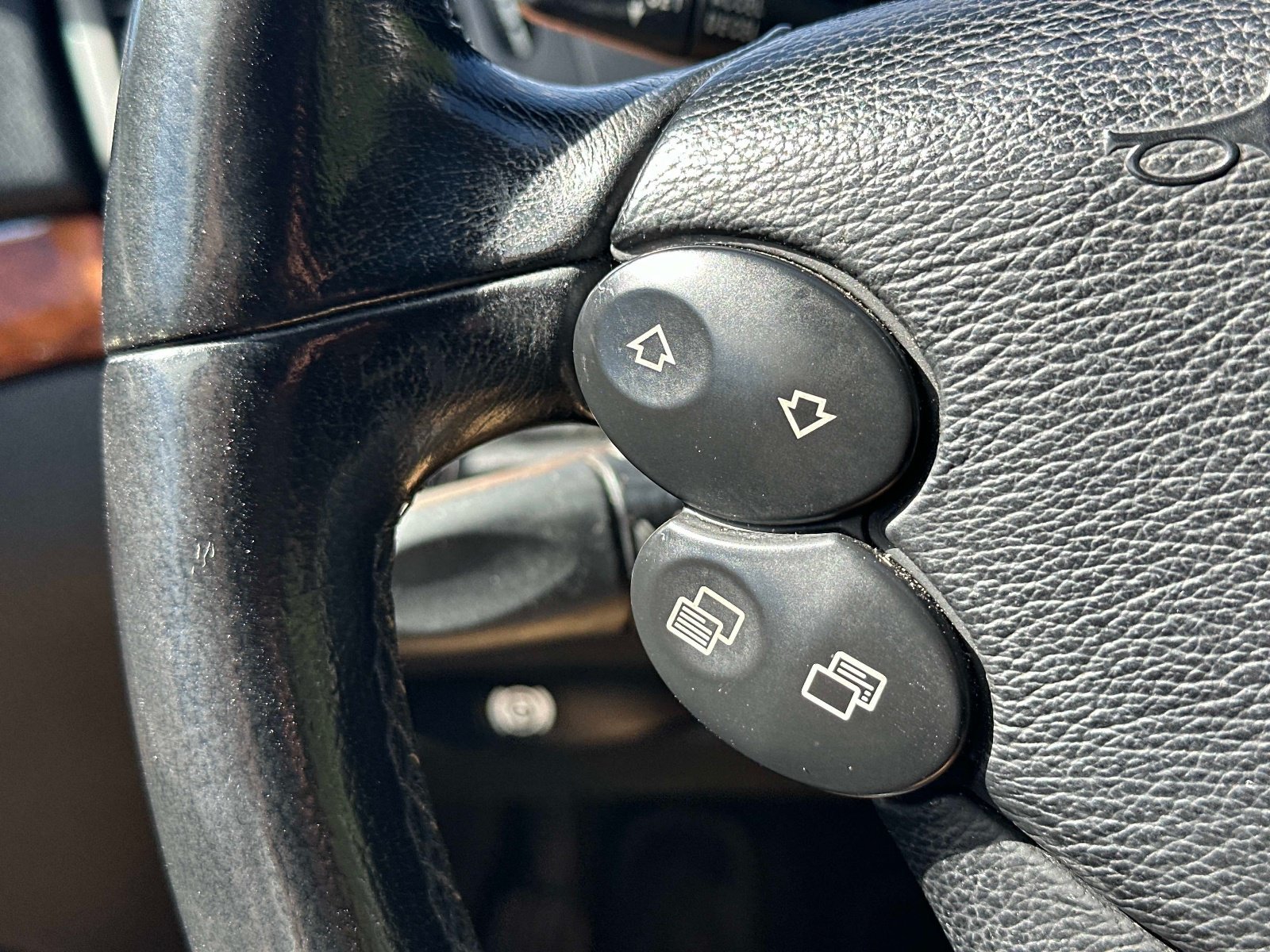 Used 2008 Black Mercedes-Benz E 350 image 21