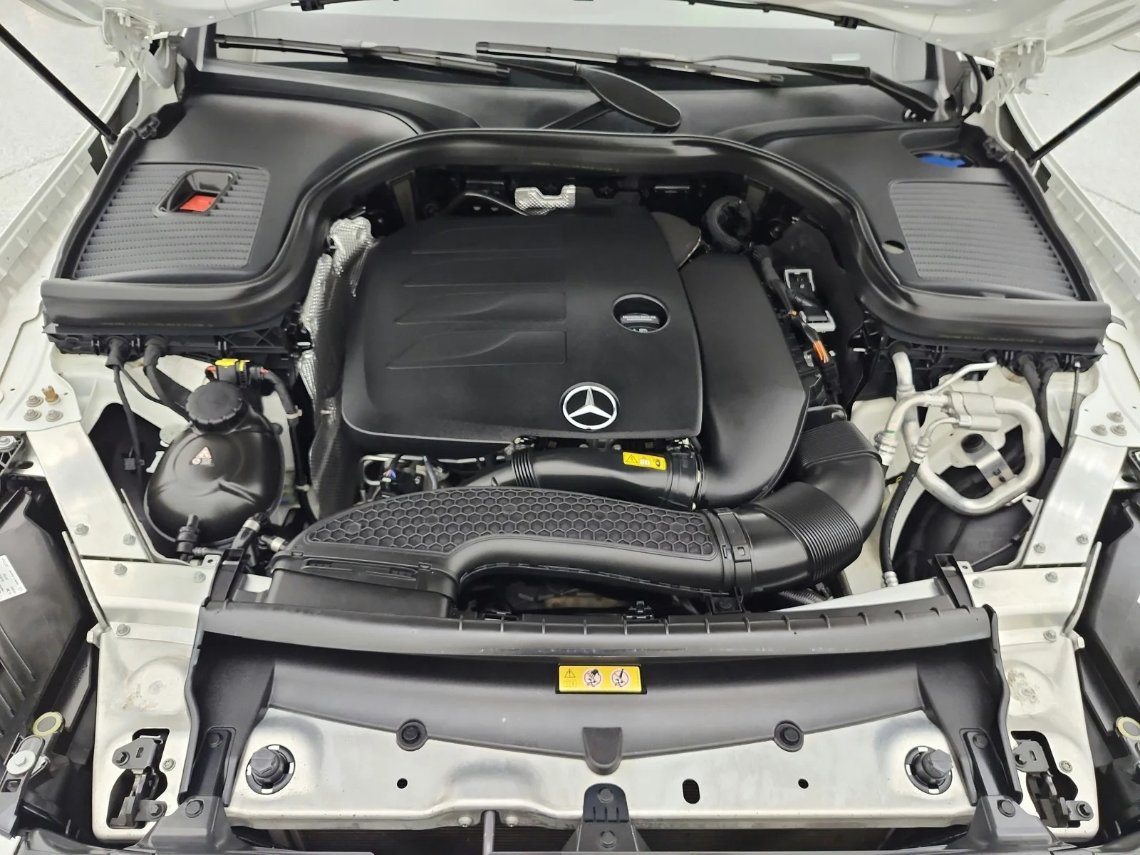 Used 2021 Polar White Mercedes-Benz GLC 300 image 16