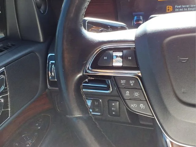 Used 2022 Black Lincoln Reserve L image 14