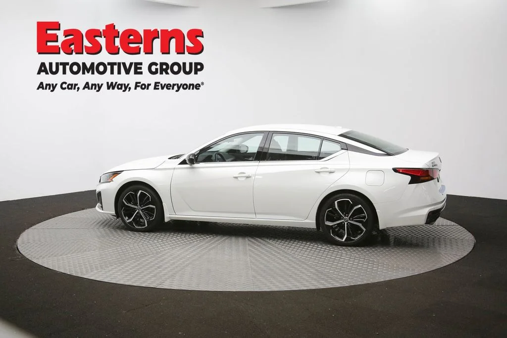 Used 2023 White Nissan 2.5 SR image 58
