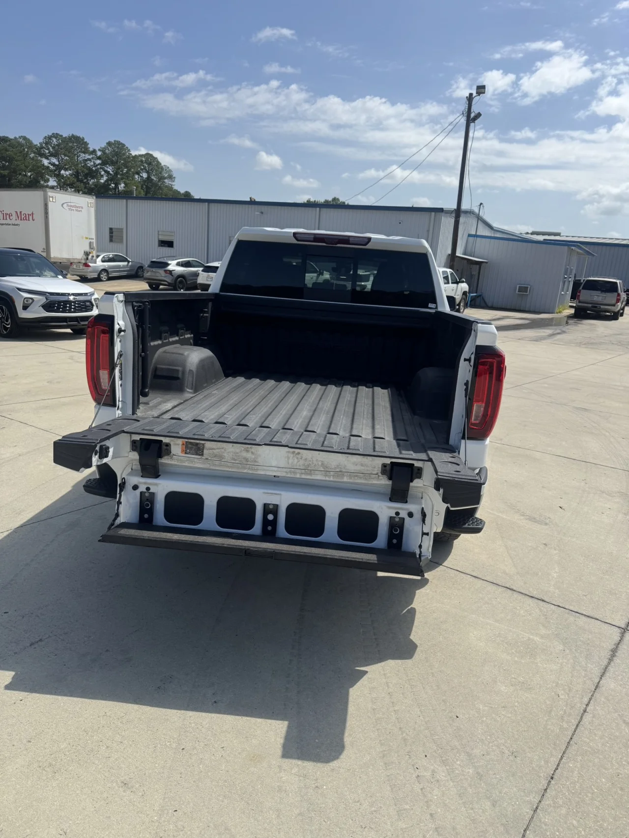 Used 2023 SUMMIT WHITE GMC Denali image 9