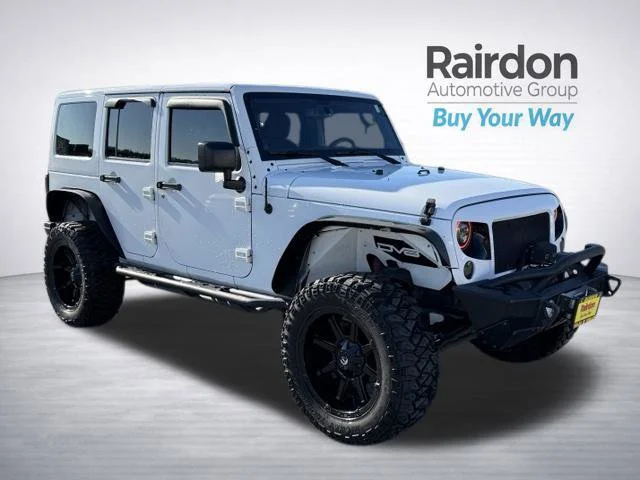 Used 2014 Bright White Clearcoat Jeep Unlimited Sahara image 1