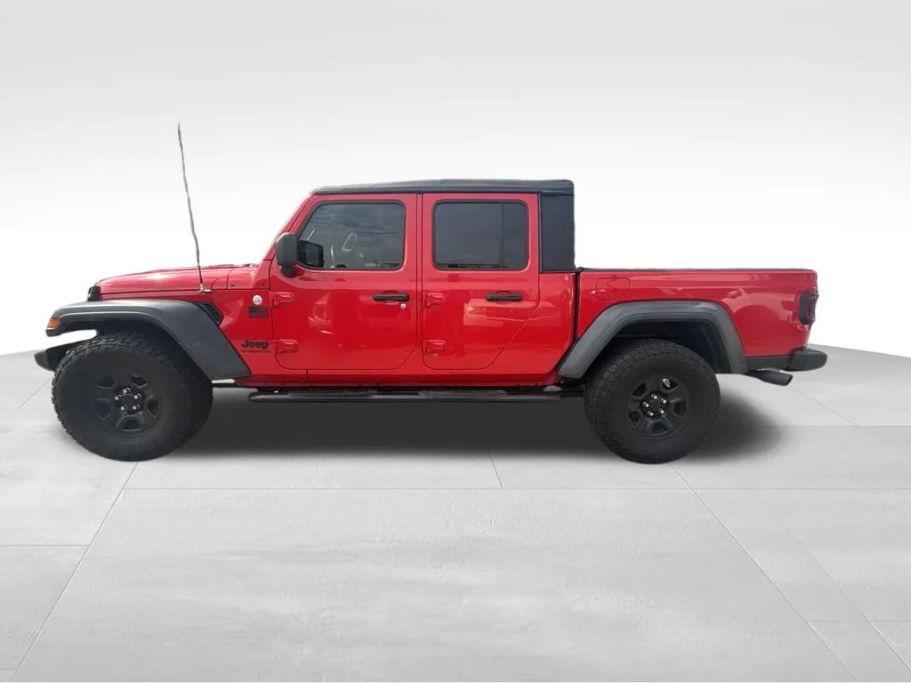 Used 2020 Red Jeep Sport image 3