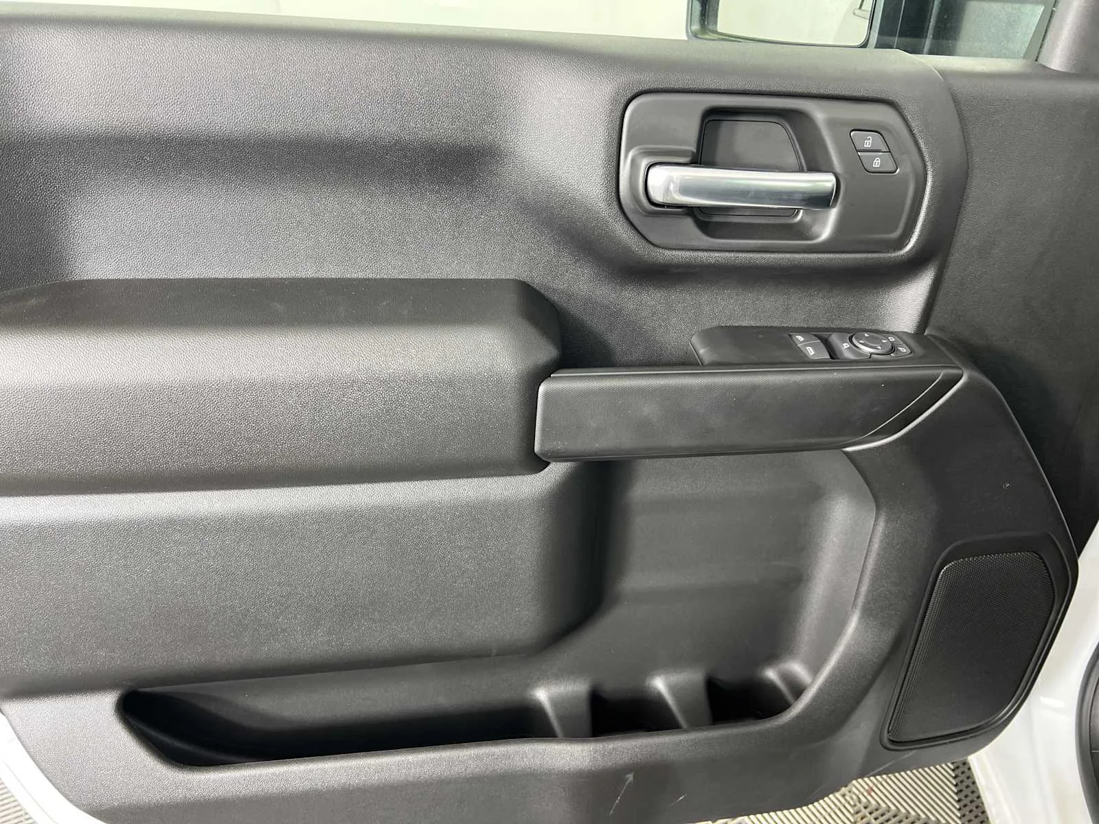 New 2025 Summit White GMC Pro image 8