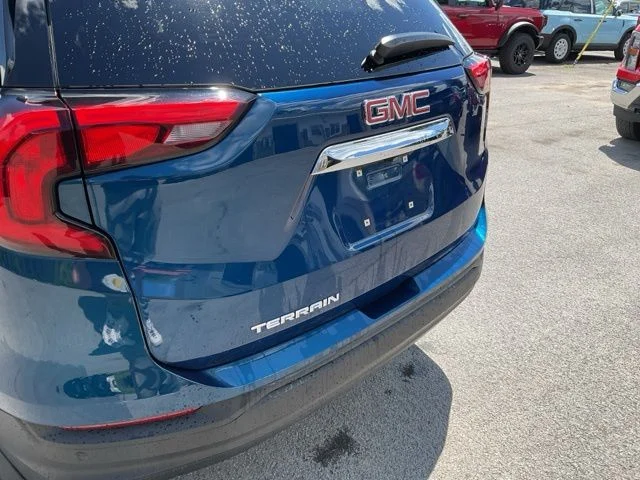 Used 2019 Blue Emerald Metallic GMC  image 20
