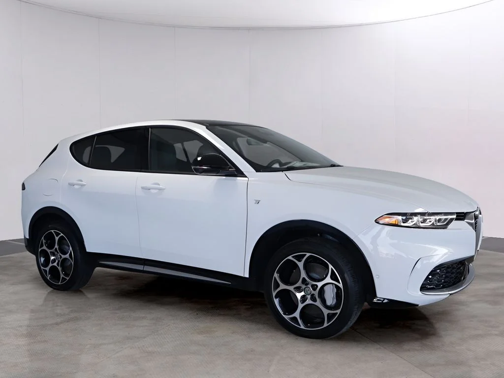 Used 2024 Milano White Alfa Romeo Ti image 3