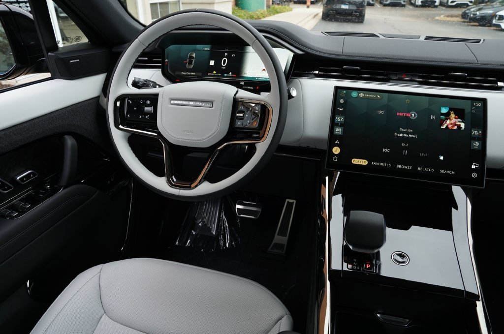 New 2027 Giola Green Land Rover Dynamic SE image 15