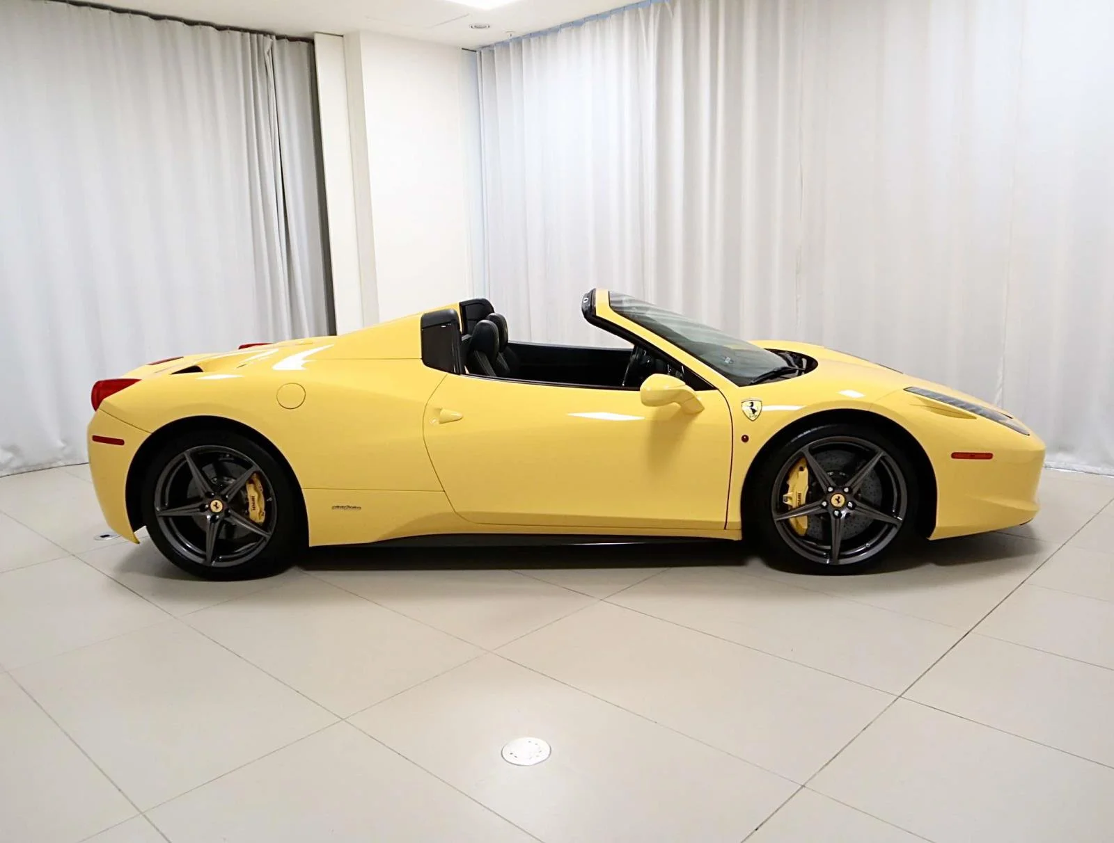 Used 2013 Giallo Modena Ferrari 2dr Conv image 6