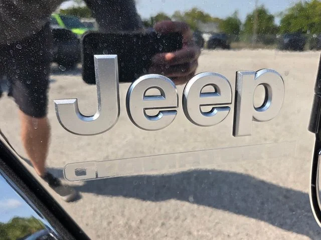 New 2026 Black Clear-Coat Exterior Paint Jeep Sahara image 12