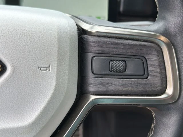 Used 2022  Rivian Adventure image 27