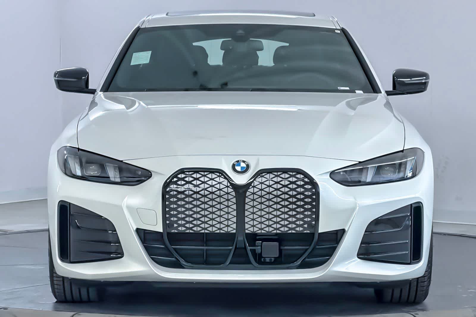 New 2026 Mineral White Metallic BMW eDrive40 image 10