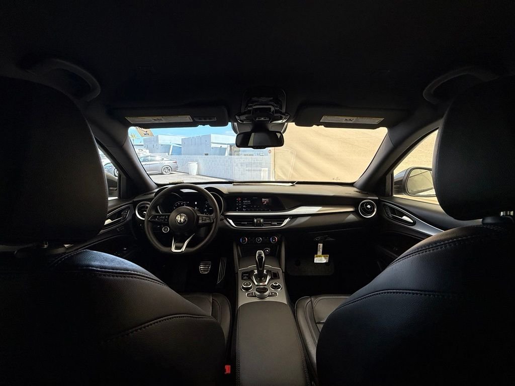 New 2026 Milano White Exterior Paint Alfa Romeo Base image 29