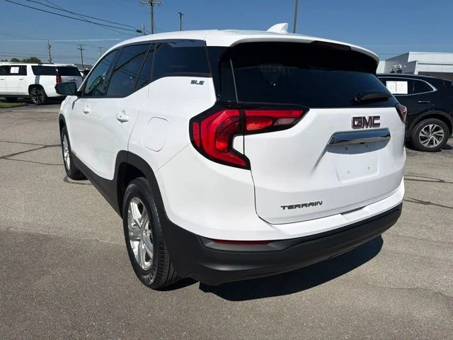 Used 2018 White GMC SLE image 8