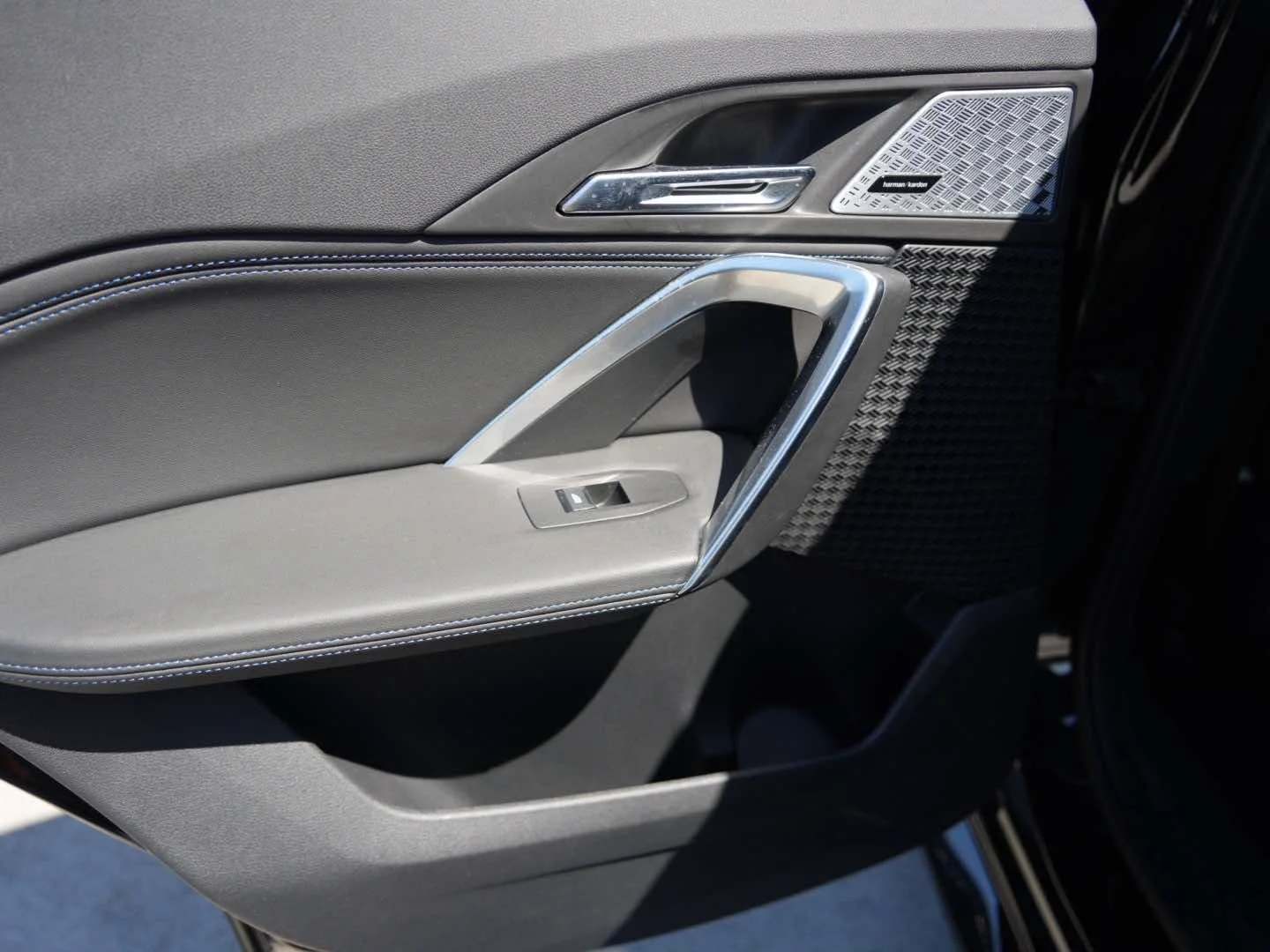 Used 2025 Black Sapphire Metallic BMW M35i Sports Activity Coupe image 8